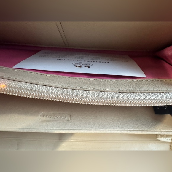 Coach Daisy 🌼 Patchwork Wallet Rare 💎 - Picture 6 of 7